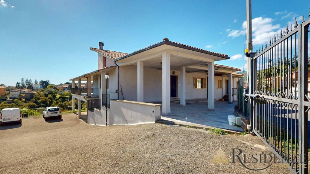casa indipendente in vendita a Caprarola