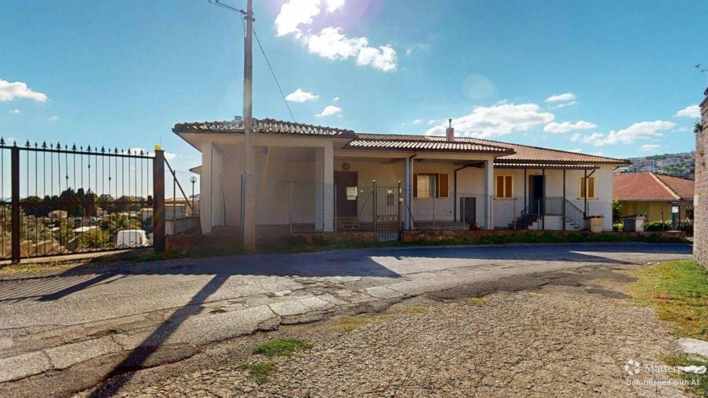 casa indipendente in vendita a Caprarola