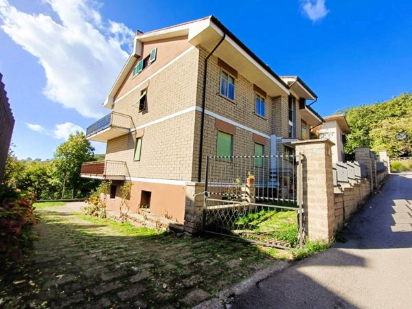 appartamento in vendita a Caprarola