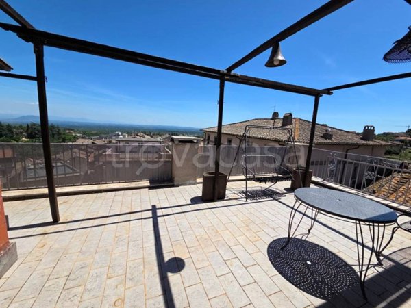 appartamento in vendita a Caprarola