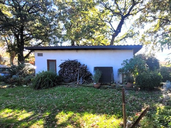 casa indipendente in vendita a Caprarola