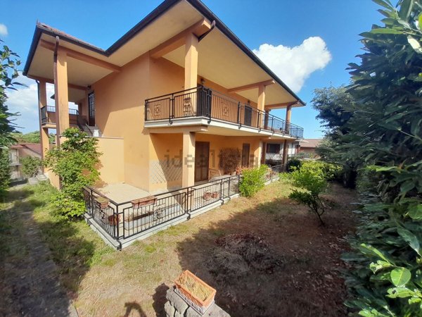 casa indipendente in vendita a Caprarola