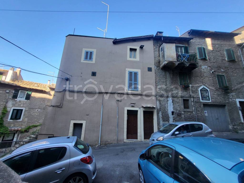 casa indipendente in vendita a Caprarola