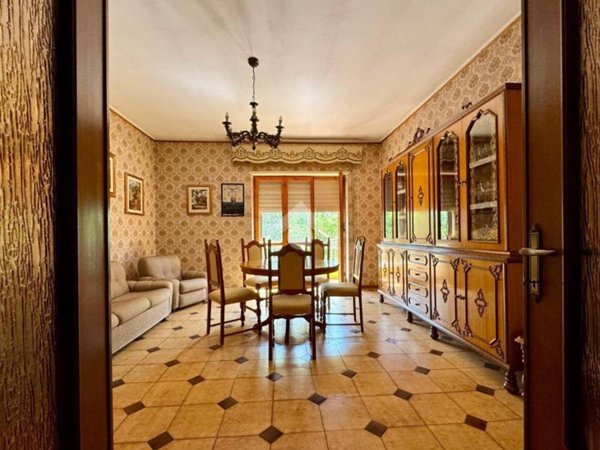 appartamento in vendita a Caprarola