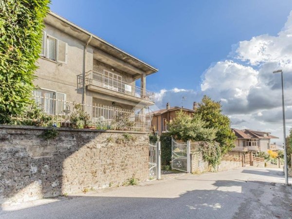 appartamento in vendita a Caprarola