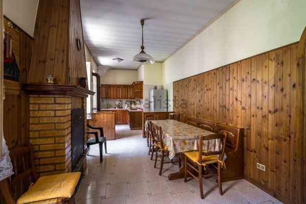 casa indipendente in vendita a Caprarola