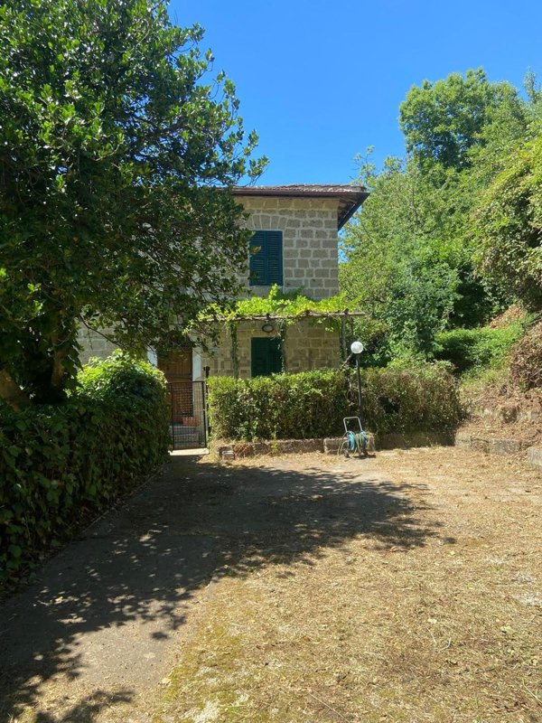 casa indipendente in vendita a Caprarola