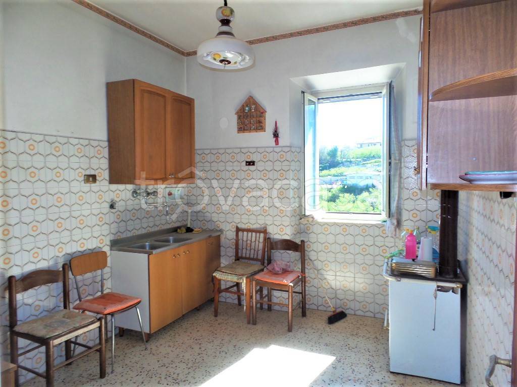 appartamento in vendita a Caprarola