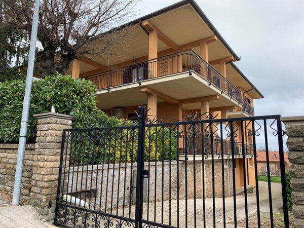 casa indipendente in vendita a Caprarola