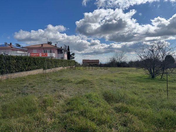 terreno edificabile in vendita a Caprarola