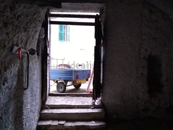 locale di sgombero in vendita a Caprarola