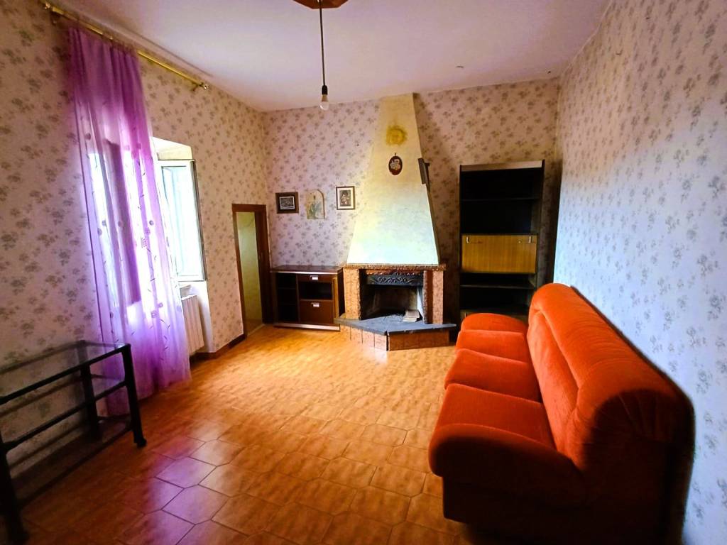 appartamento in vendita a Caprarola