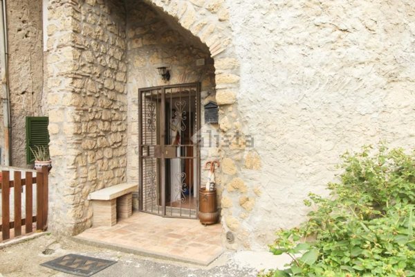 appartamento in vendita a Caprarola