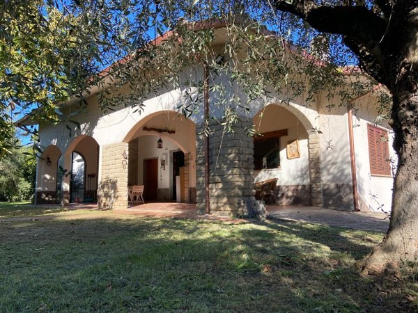casa indipendente in vendita a Caprarola