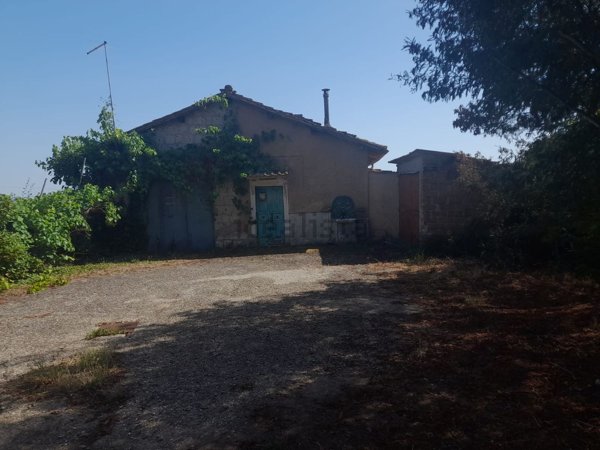 casale in vendita a Caprarola