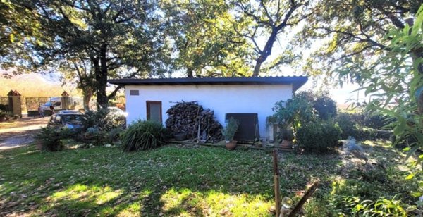 casa indipendente in vendita a Caprarola