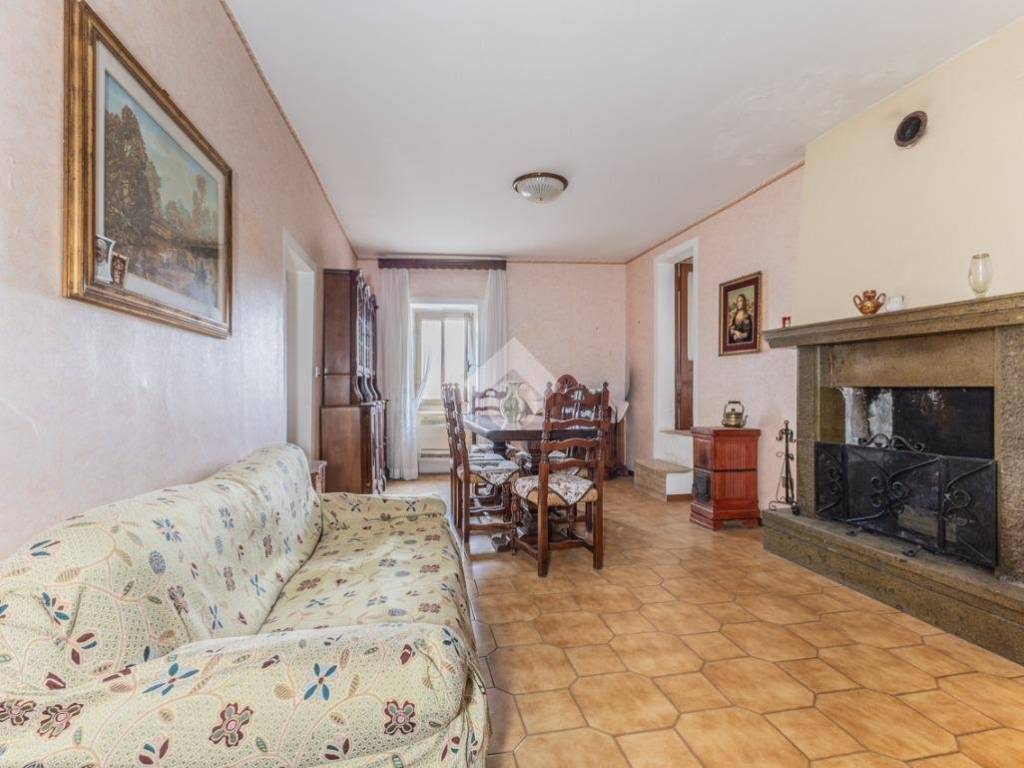 appartamento in vendita a Caprarola