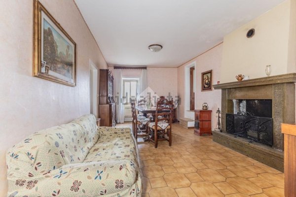 appartamento in vendita a Caprarola