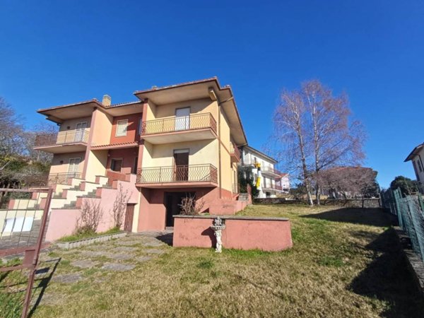 casa indipendente in vendita a Caprarola