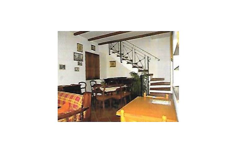 casa indipendente in vendita a Caprarola