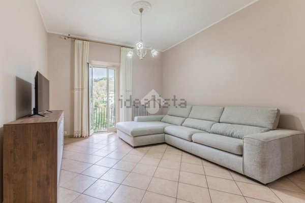 appartamento in vendita a Caprarola