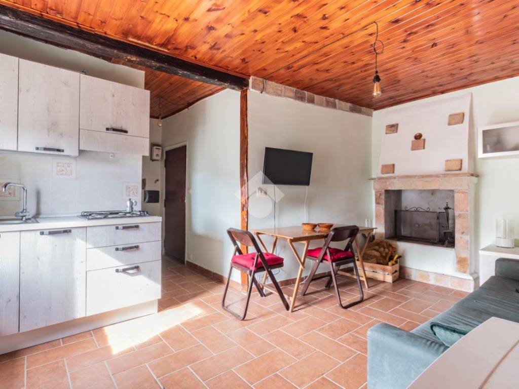 appartamento in vendita a Caprarola