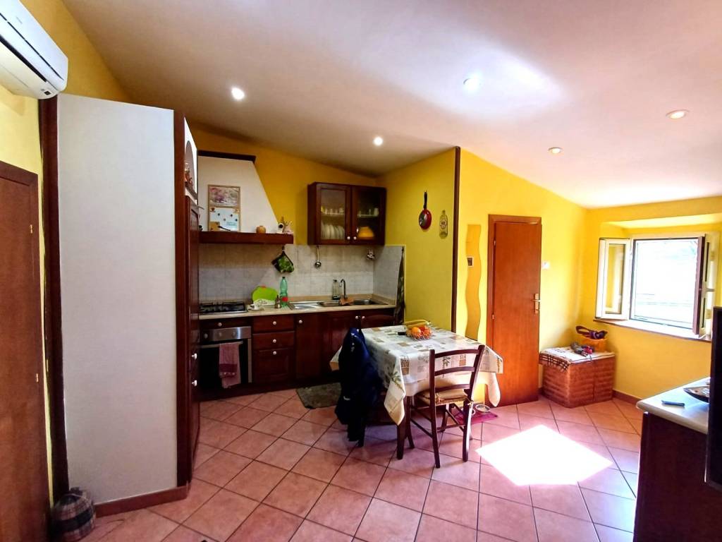 appartamento in vendita a Caprarola