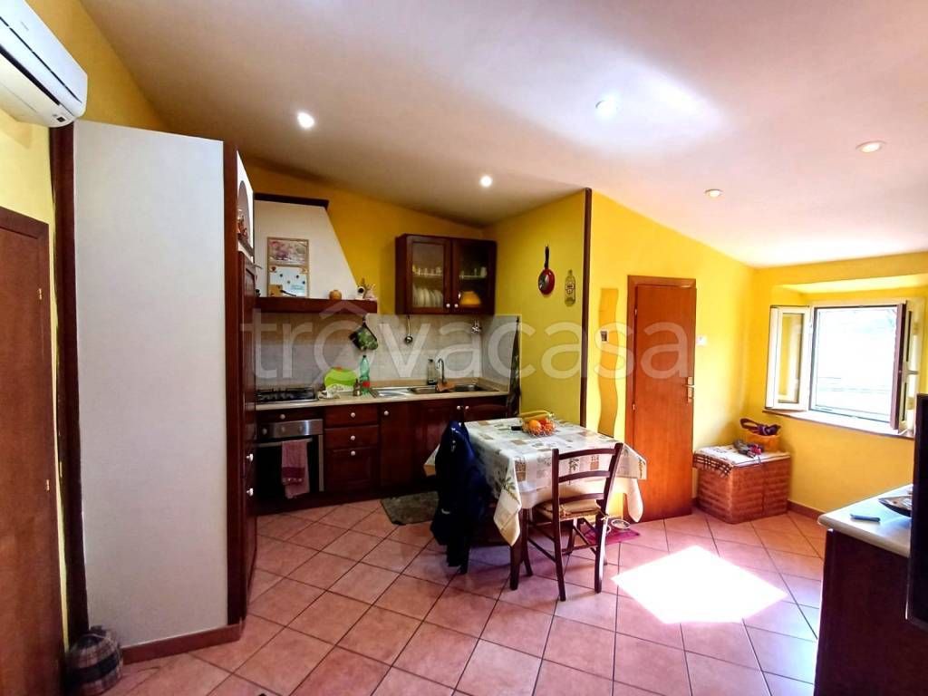 appartamento in vendita a Caprarola
