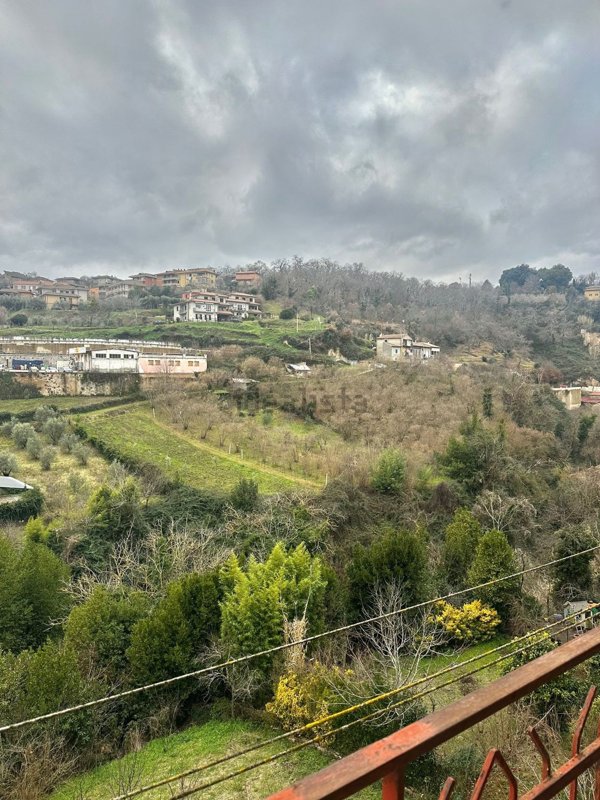 appartamento in vendita a Caprarola