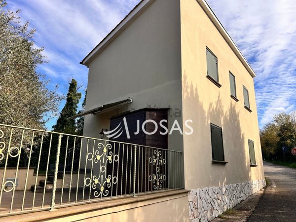 casa indipendente in vendita a Caprarola