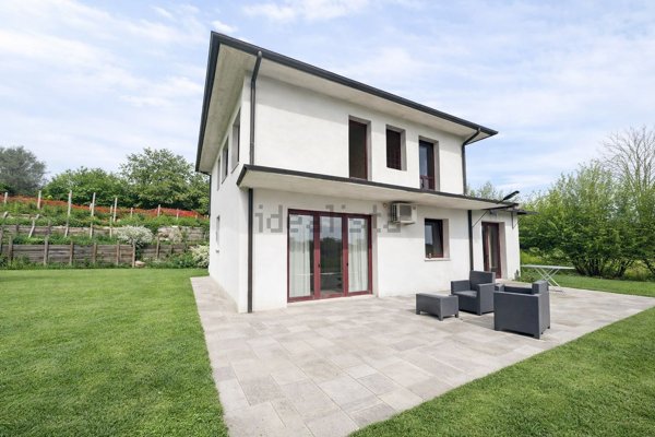 casa indipendente in vendita a Caprarola