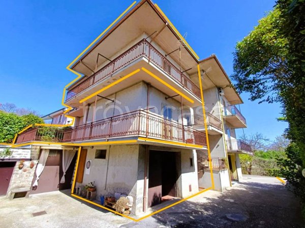 intera palazzina in vendita a Caprarola