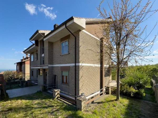 appartamento in vendita a Caprarola