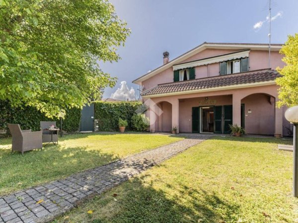 casa indipendente in vendita a Caprarola