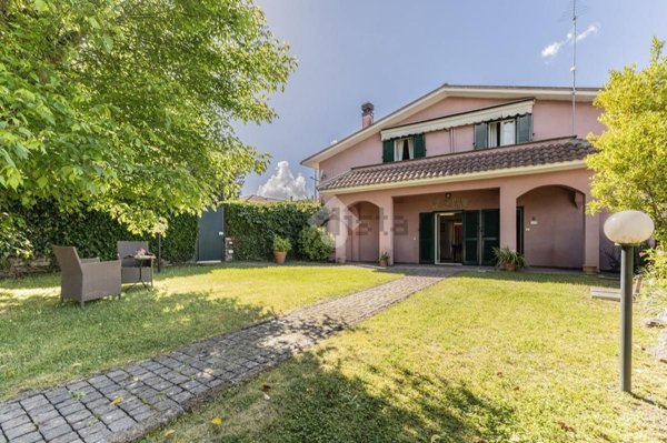 casa indipendente in vendita a Caprarola