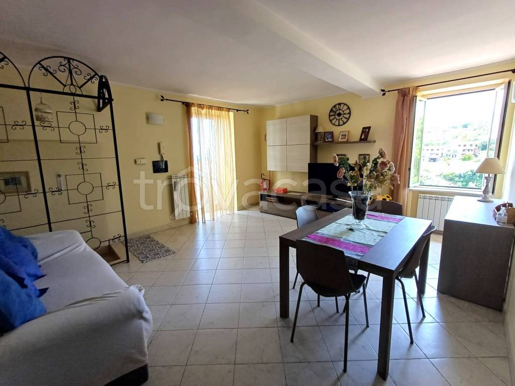 appartamento in vendita a Caprarola