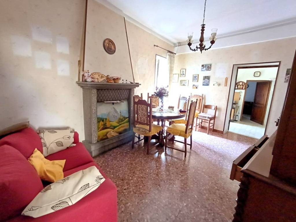 appartamento in vendita a Caprarola
