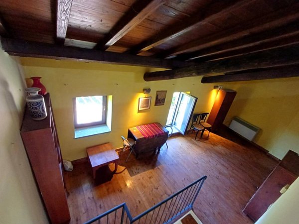 intera palazzina in vendita a Caprarola