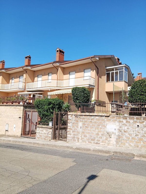 appartamento in vendita a Caprarola