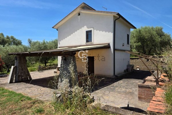 quadrivano in vendita a Caprarola