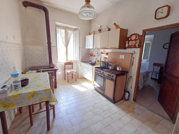 appartamento in vendita a Caprarola