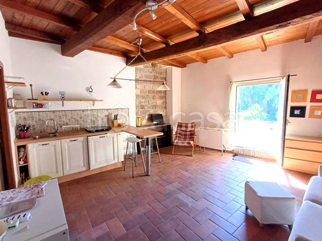 appartamento in vendita a Caprarola