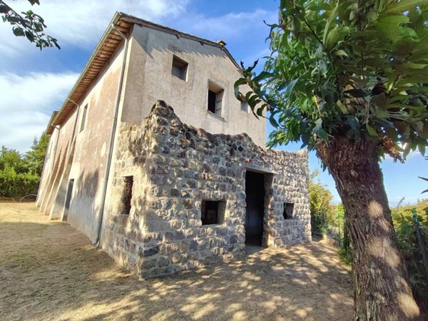 casa indipendente in vendita a Caprarola