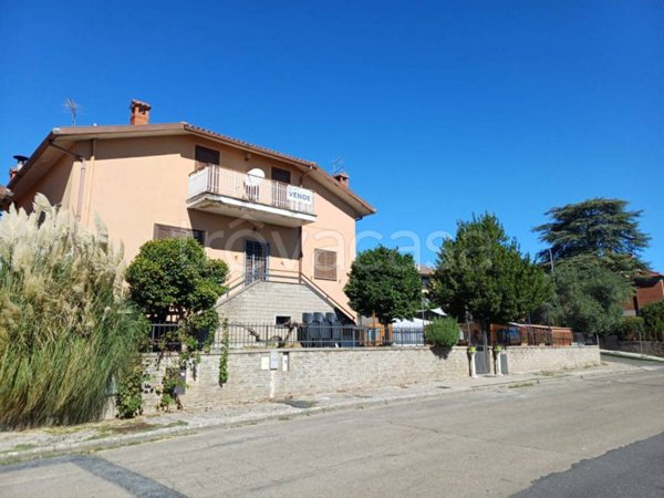 casa indipendente in vendita a Caprarola