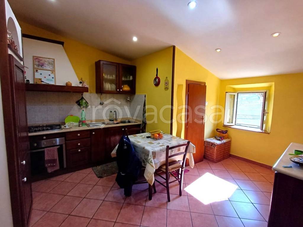 appartamento in vendita a Caprarola
