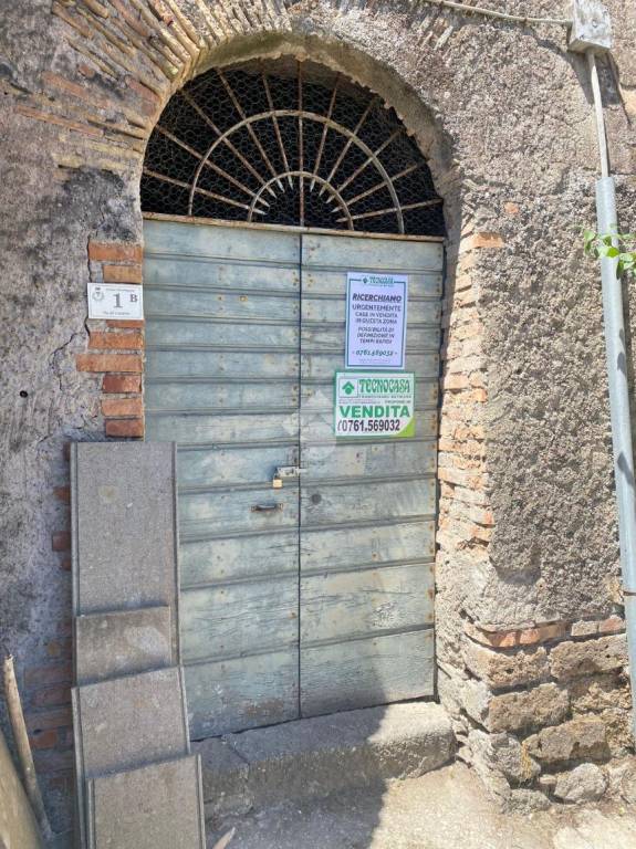 locale di sgombero in vendita a Carbognano