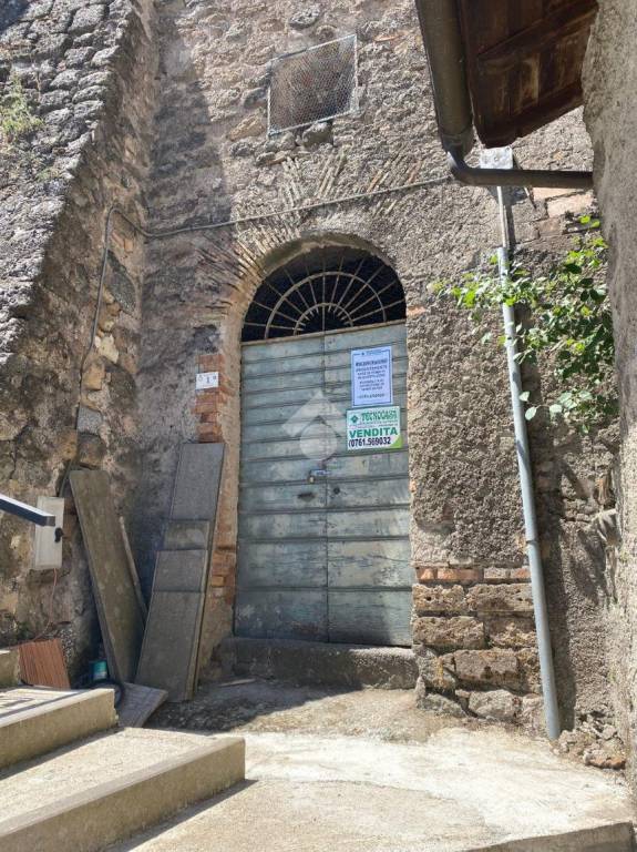 locale di sgombero in vendita a Carbognano