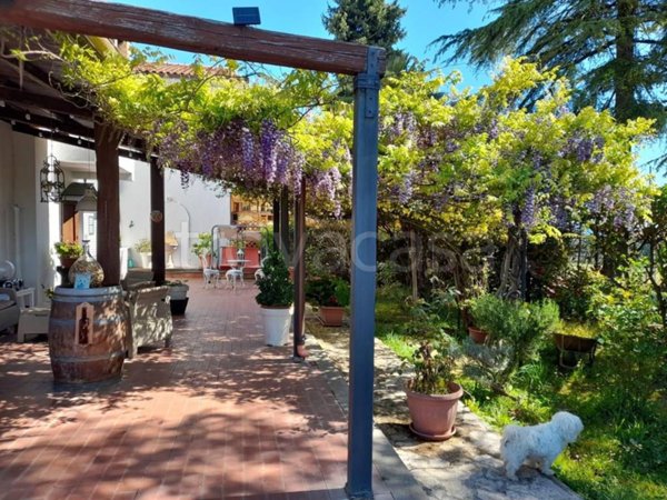 casa indipendente in vendita a Carbognano