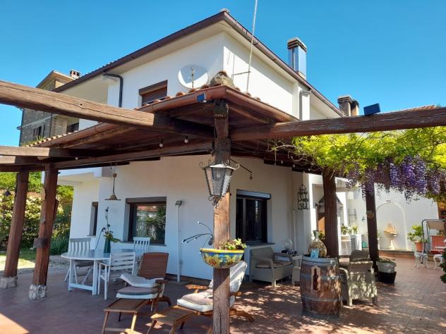 casa indipendente in vendita a Carbognano