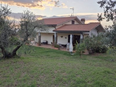 casa indipendente in vendita a Carbognano